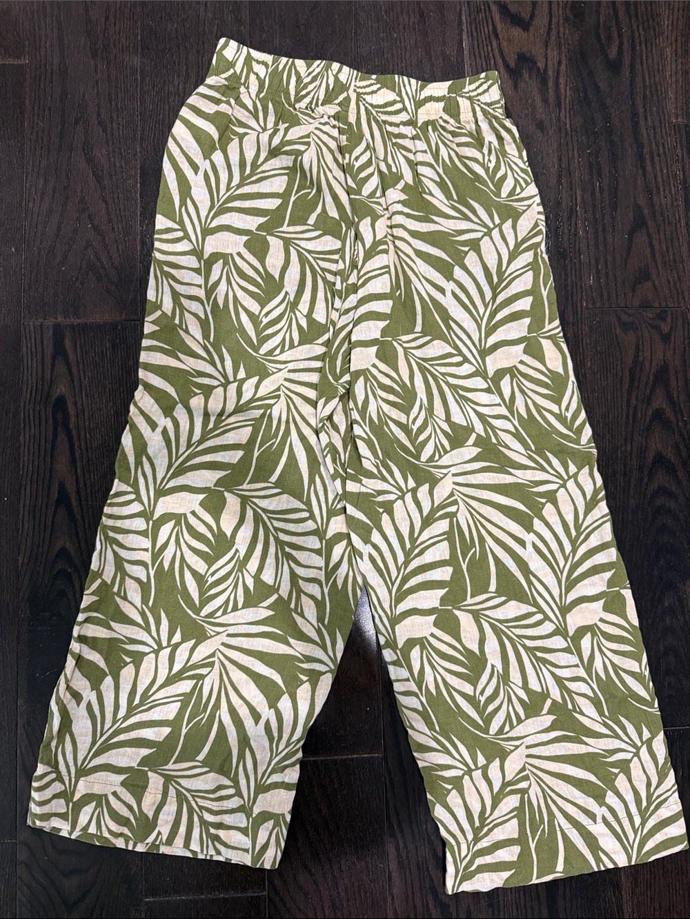 Tahari Olive Green and White Leaf Print Wide Leg Pants - Picture 4 of 5